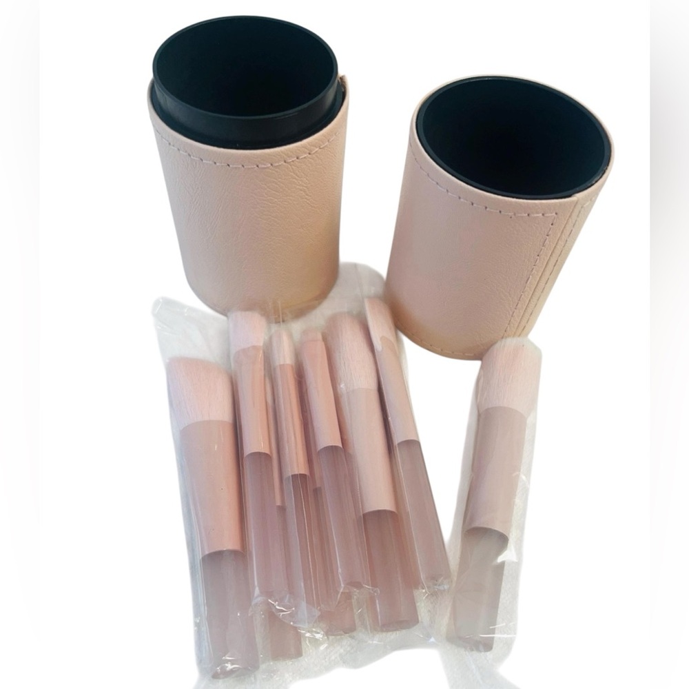 7 Piece Pink Makeup Brush and Storage Set - Picture 2 of 5